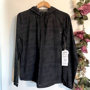 Vuori Outdoor Trainer Shell Black Camo Jacket Windbreaker Sweater Medium
